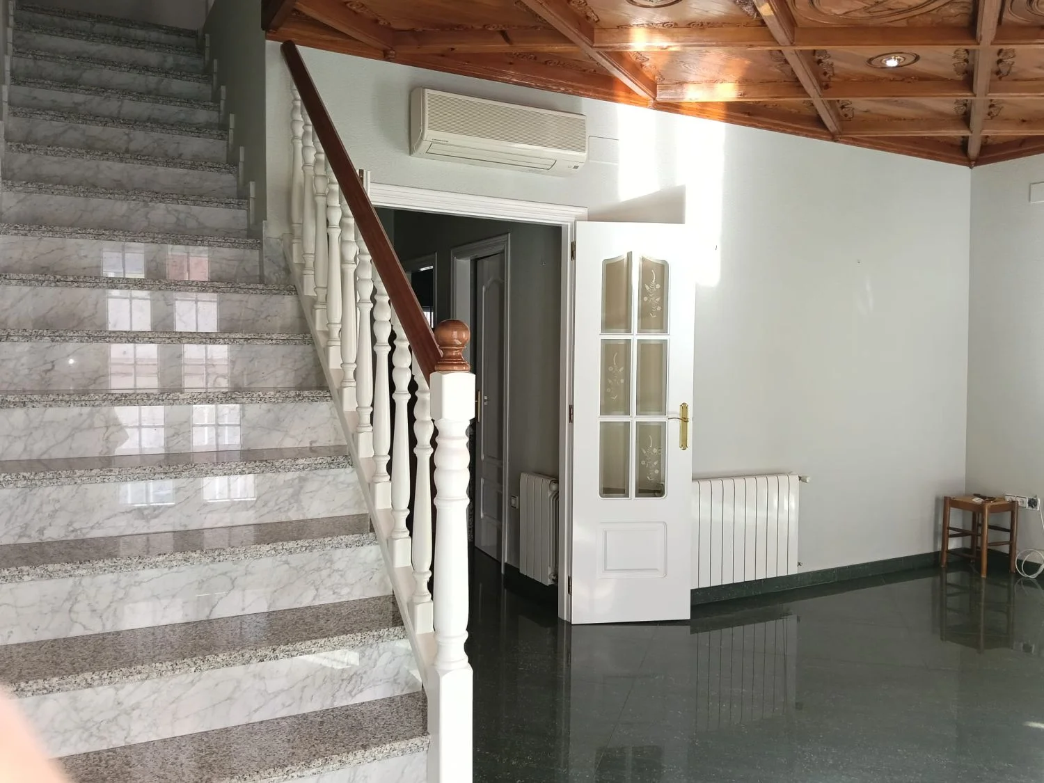 Modern townhouse near centre, four bedrooms