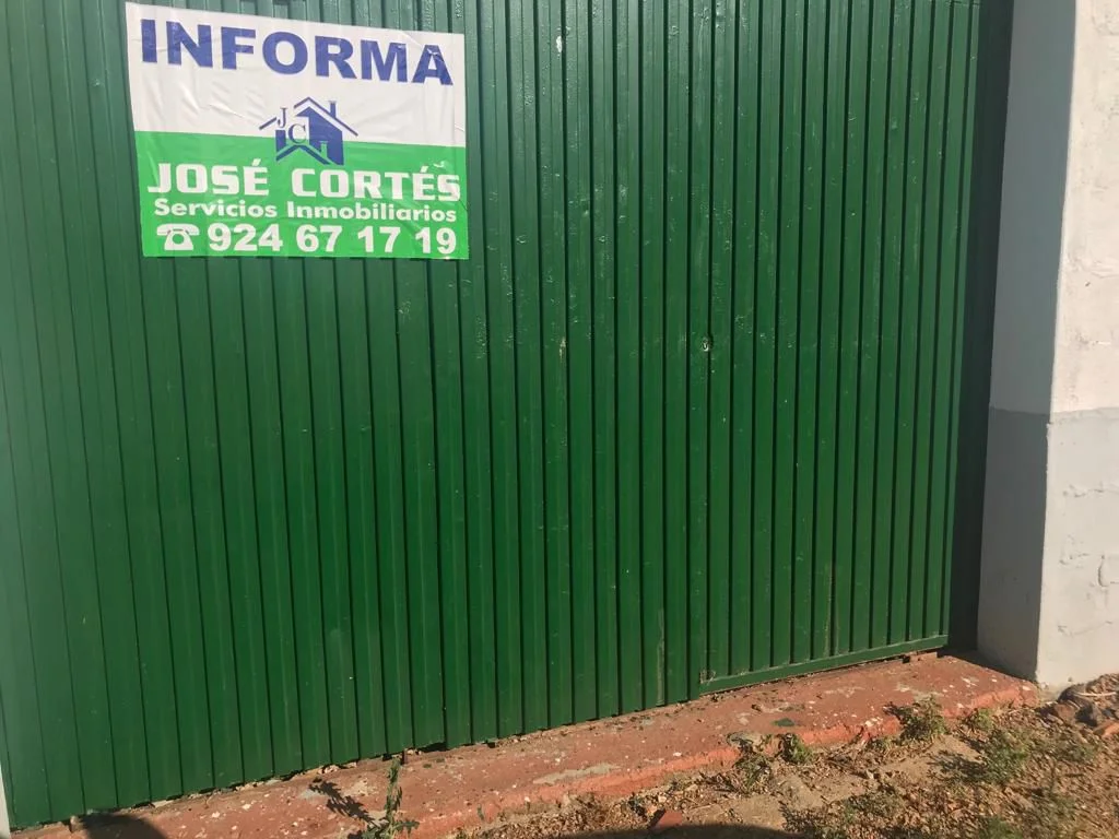 900 m² plot with 30 m² shed