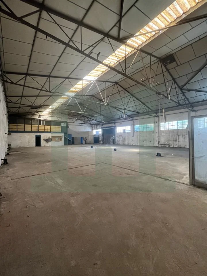 Bank-owned industrial unit, 658 m²