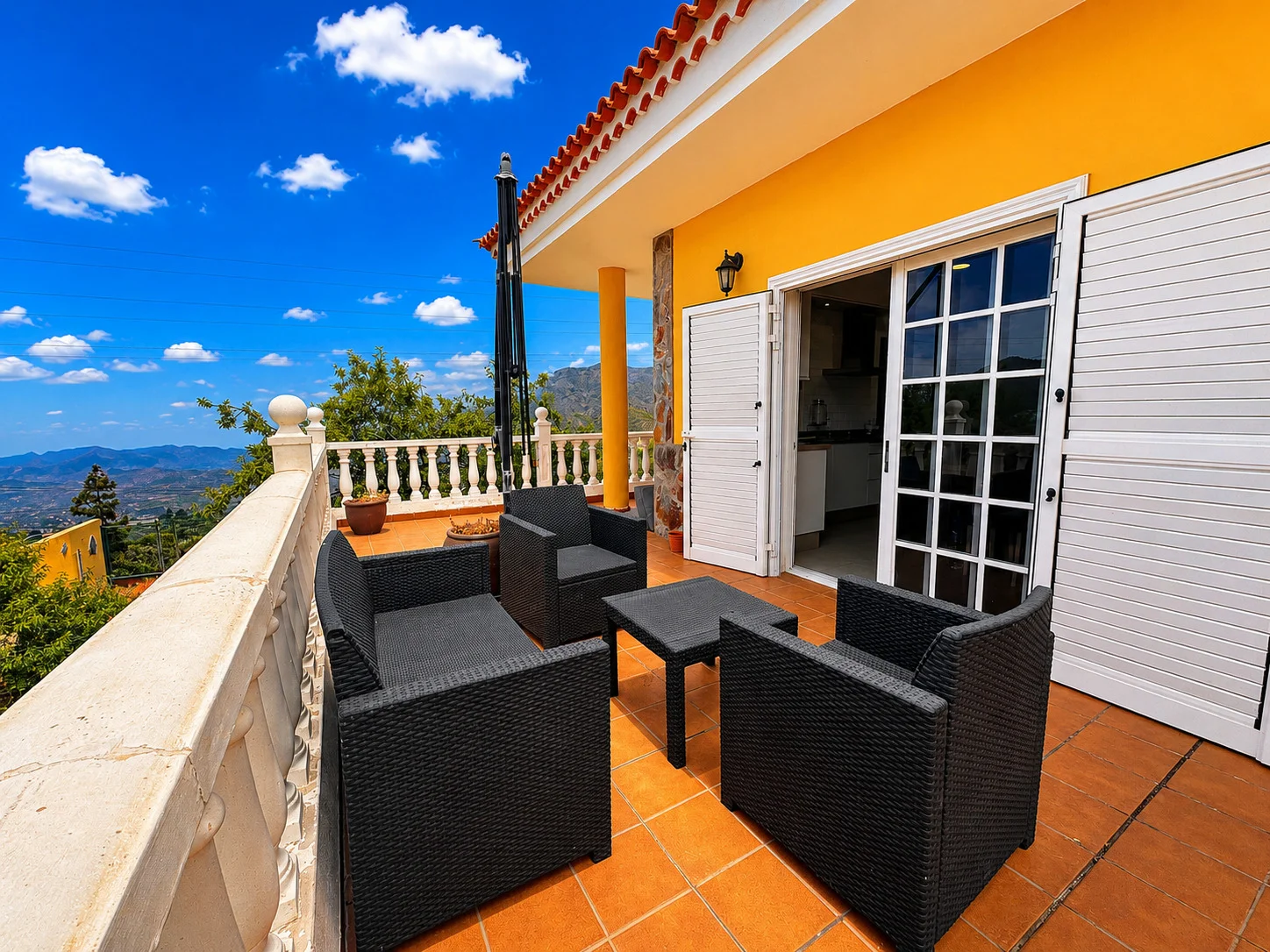 Spacious Tenerife chalet on private plot