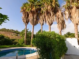 Cortijo with 5,800 m² plot