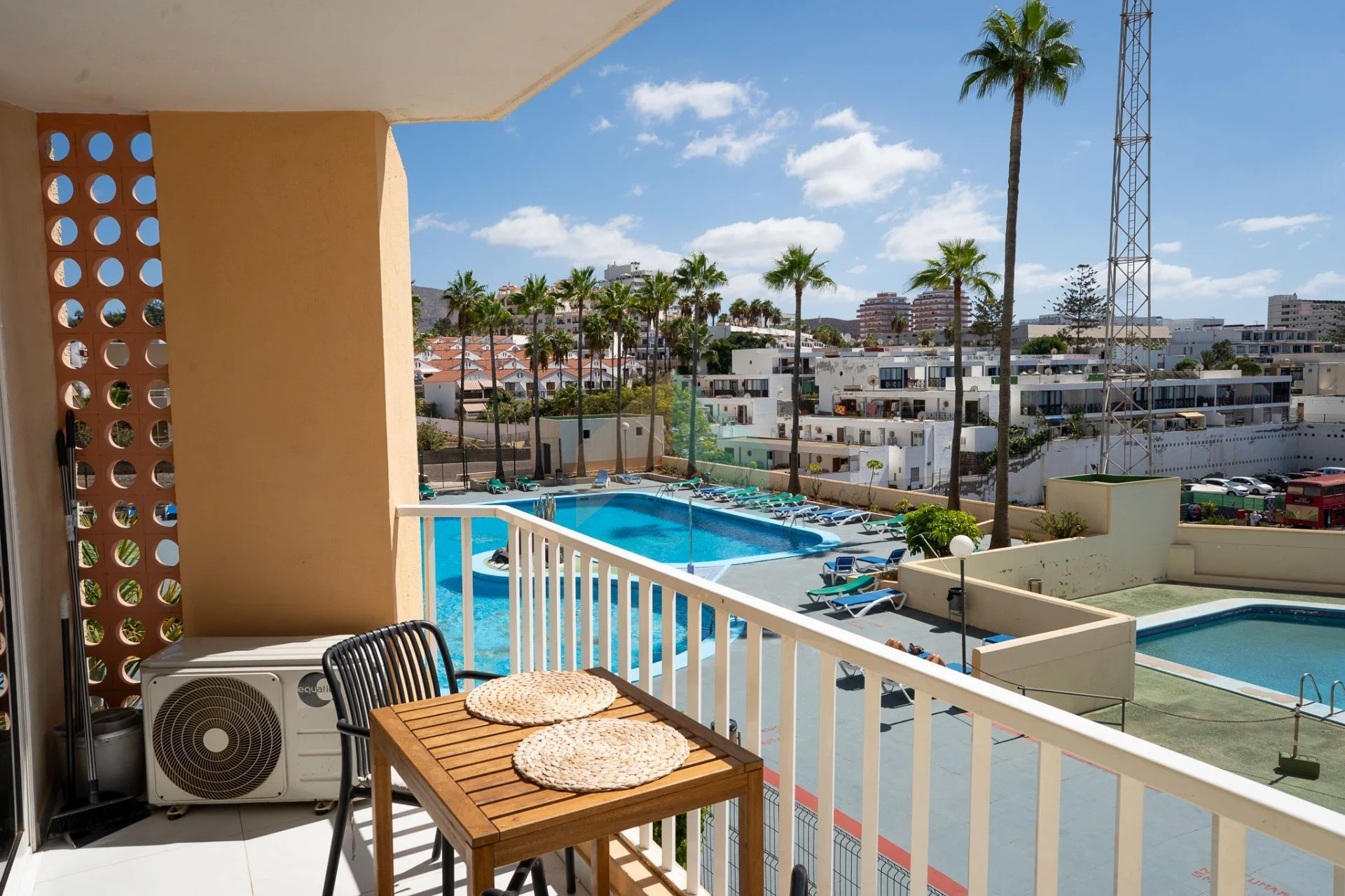 Two-studio apartment with sea views