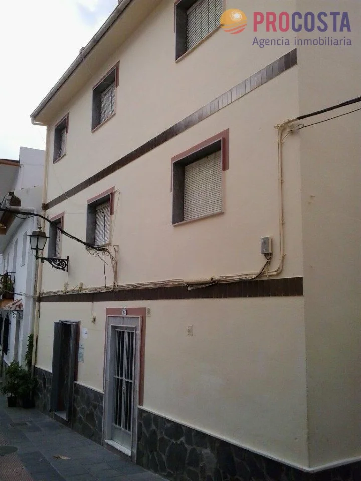 Mixed-use house with rented shop