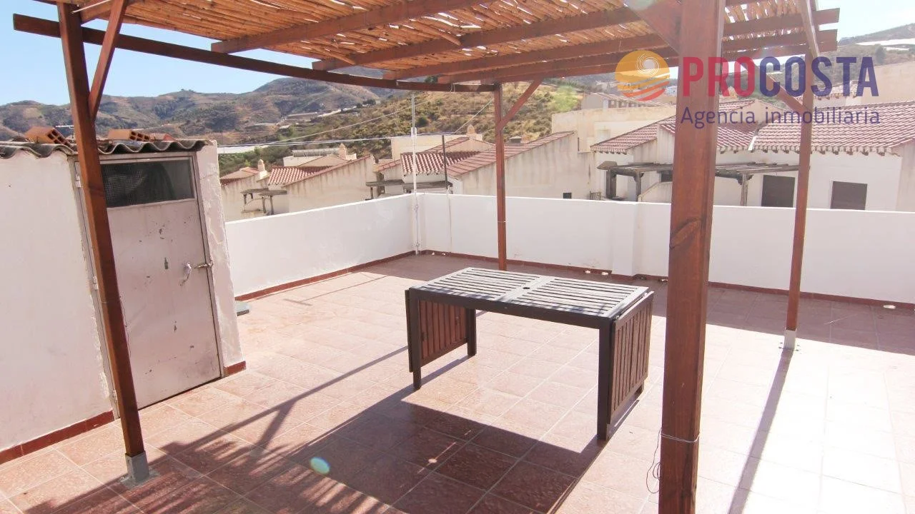 Corner townhouse in central Itrabo