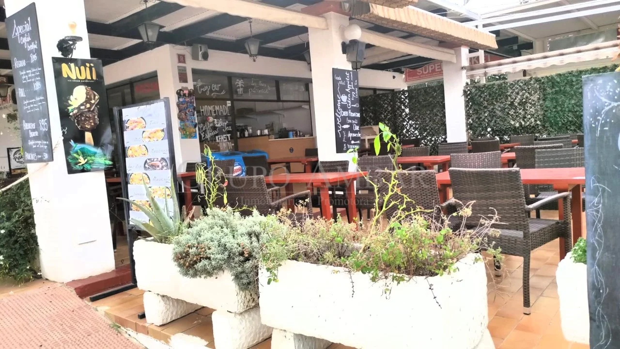Bar-restaurante listo para operar en Cala de Bou