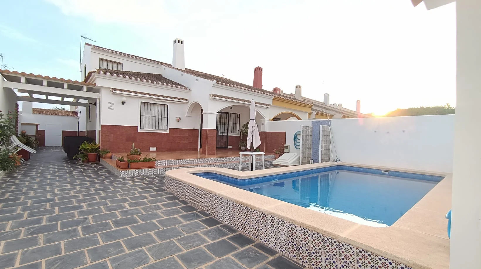 Chalet con piscina privada en Pueblo Latino