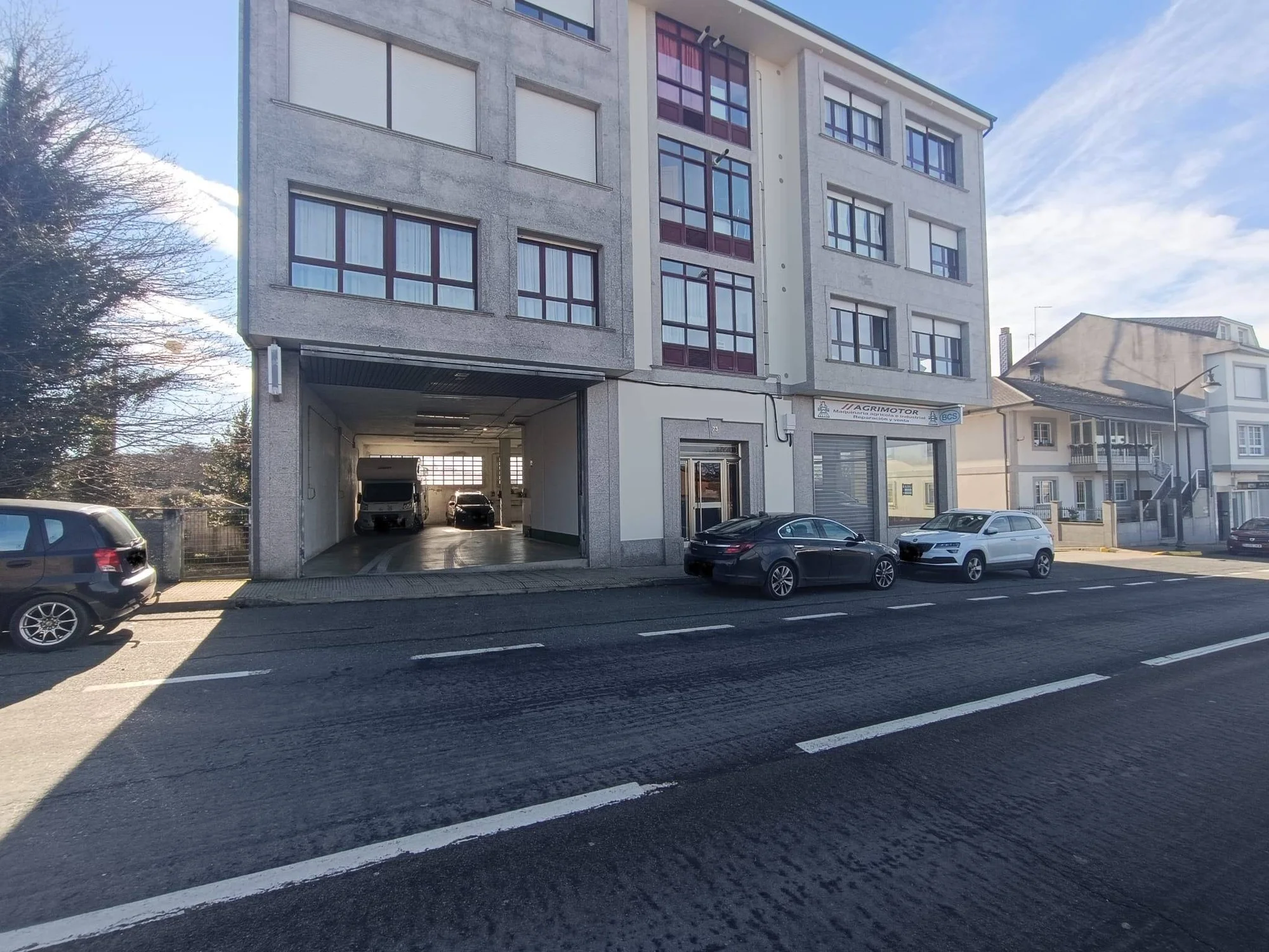 Commercial unit with connected basement
