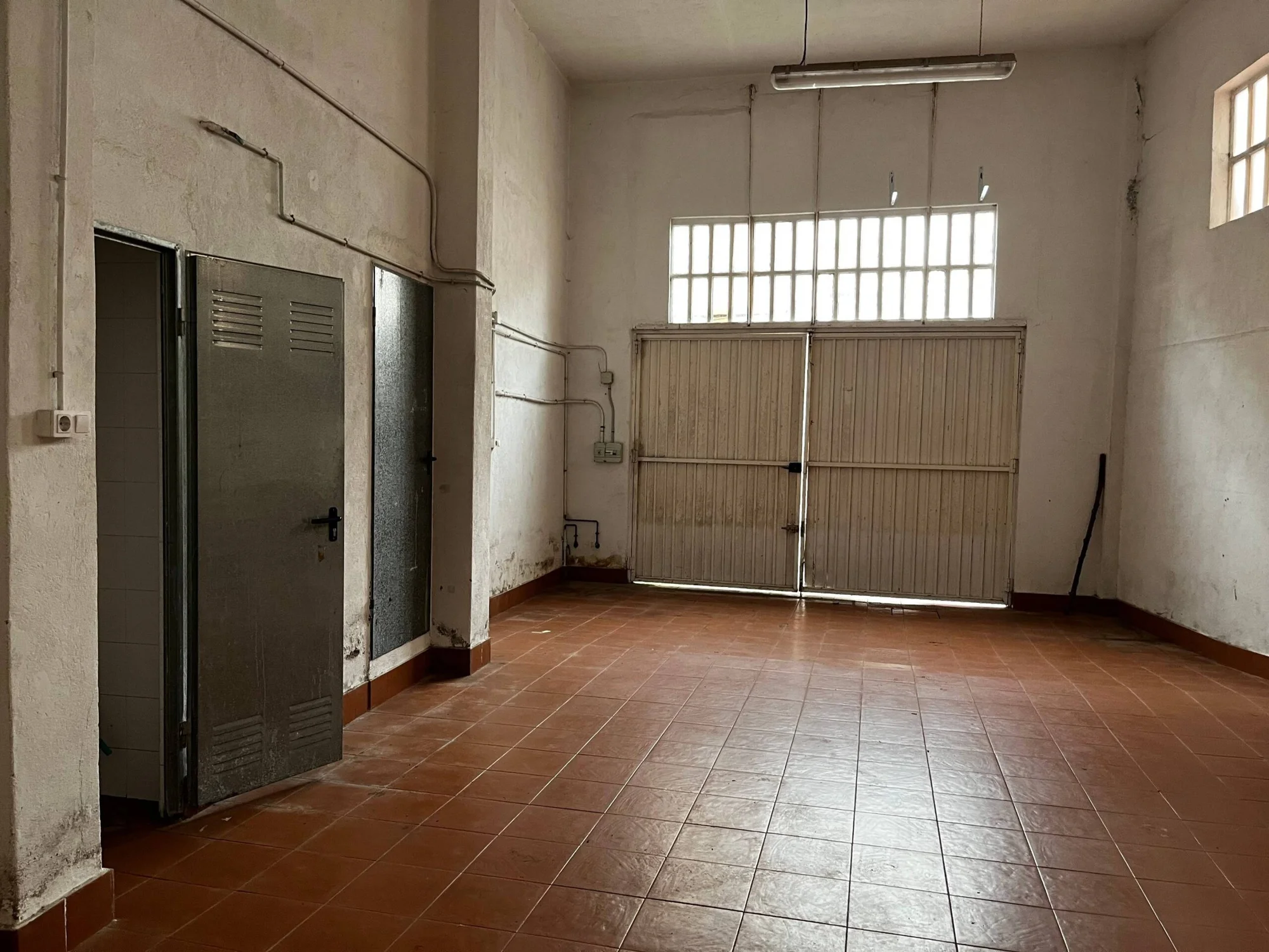 Local comercial semirreformado en Fontiñas