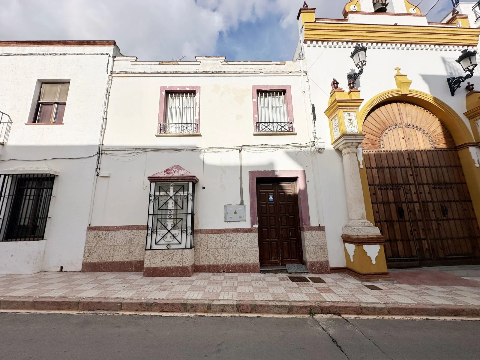 Chalet adosado de dos plantas con potencial