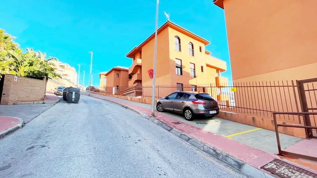 Two-space garage near Rincón centre