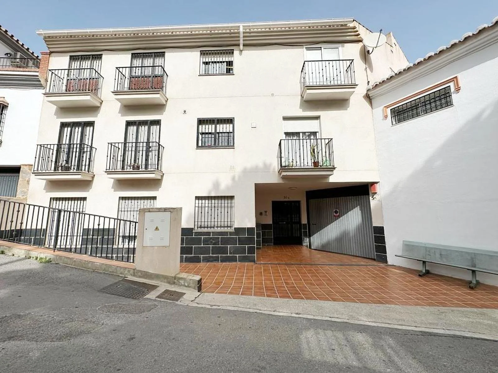Small-car garage in Álora centre