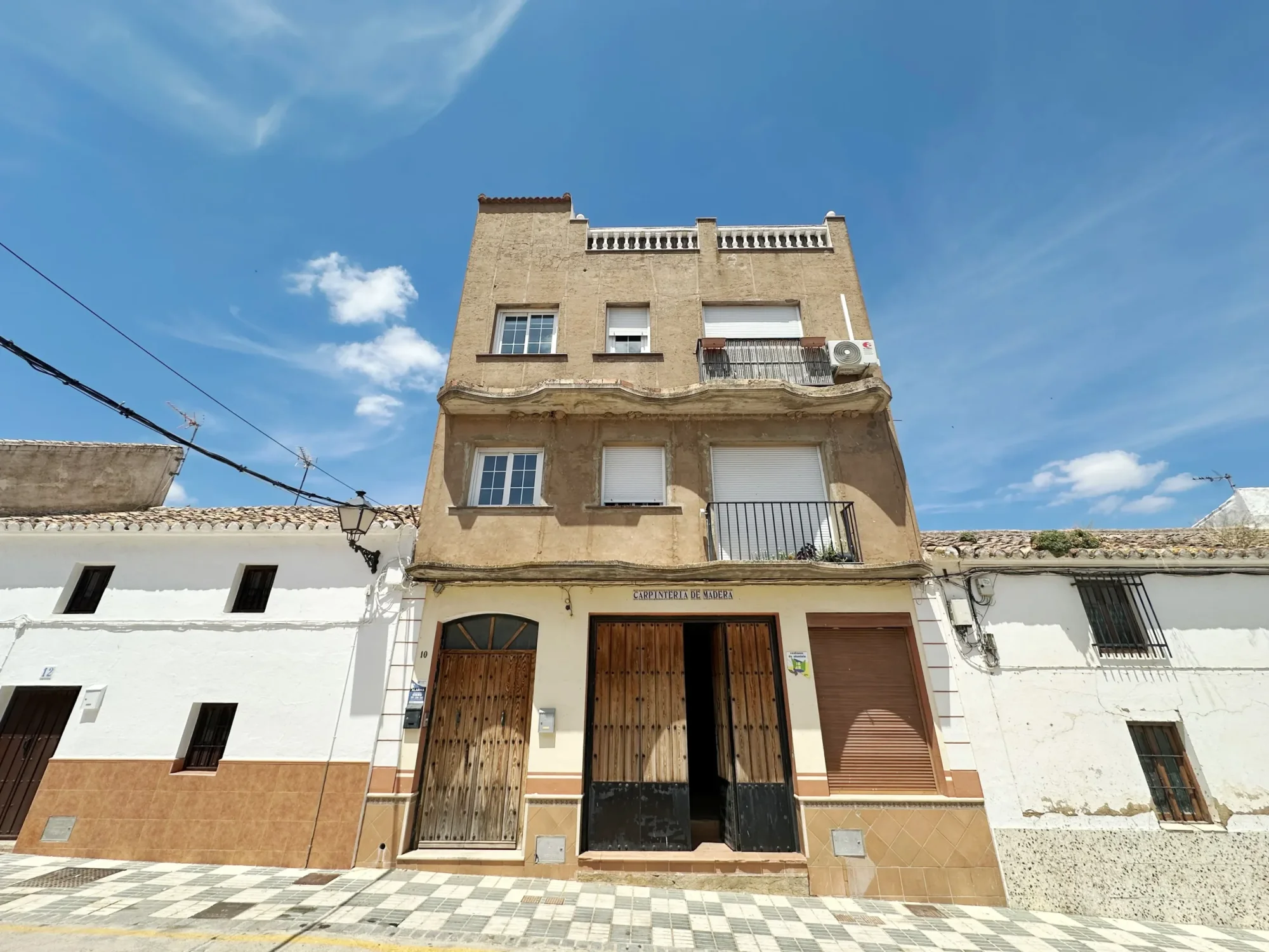 Street-front commercial unit in Teba