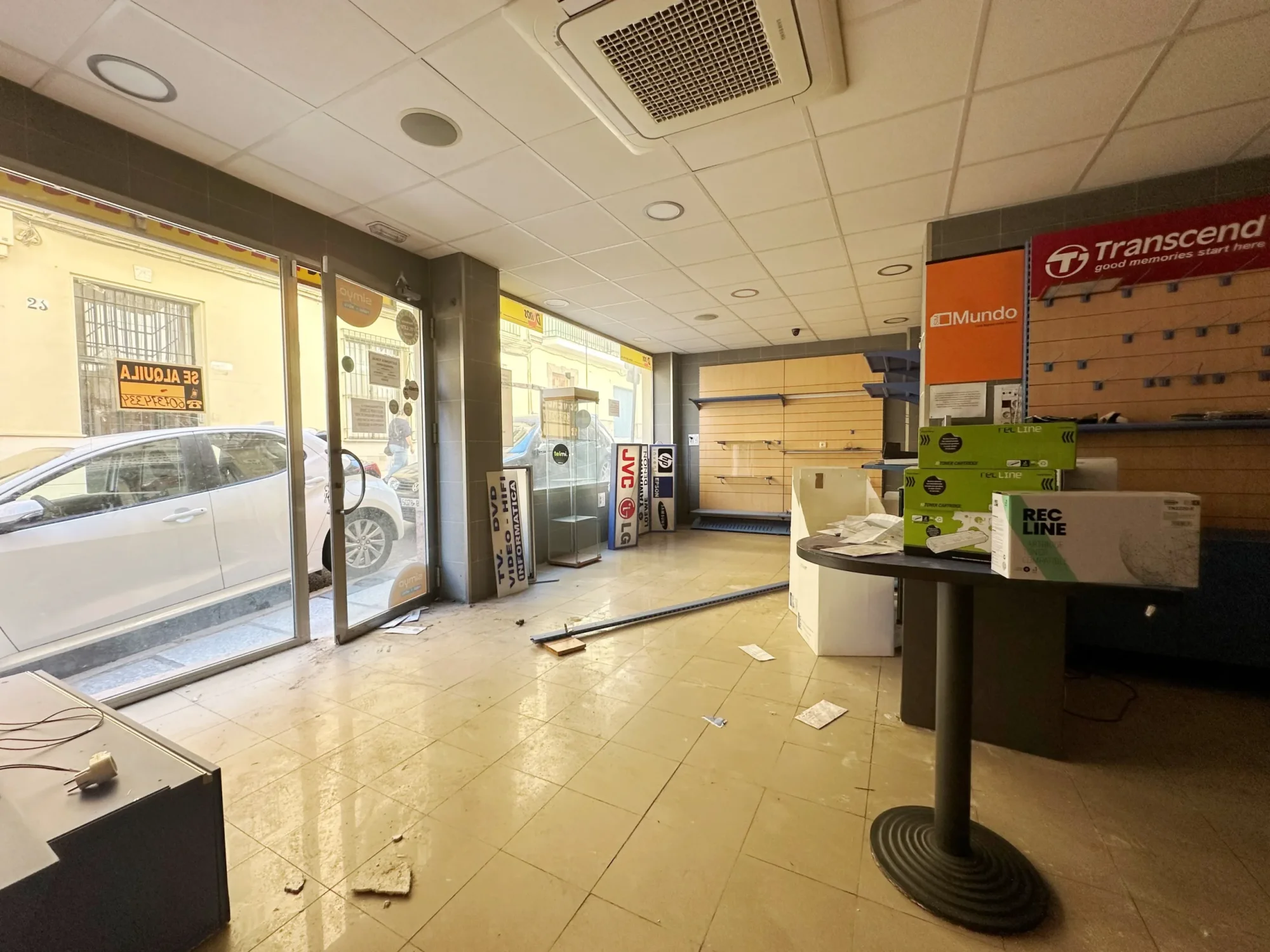 Local comercial céntrico en Antequera, 135 m²