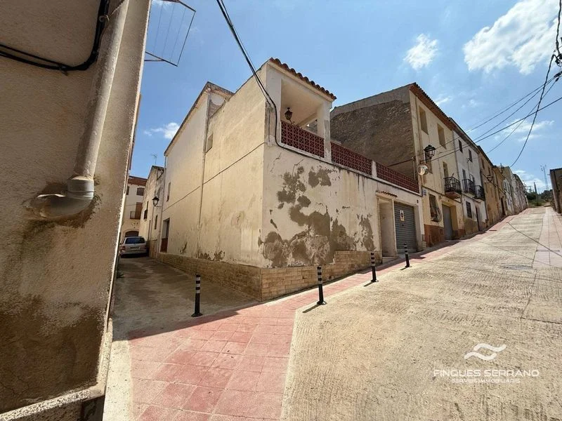 Four-bedroom house in Masllorenç