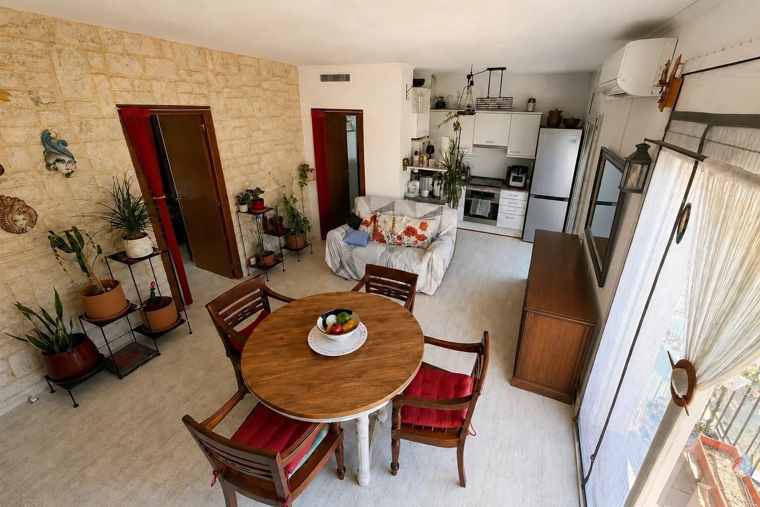 Apartamento de tres dormitorios con terraza panorámica