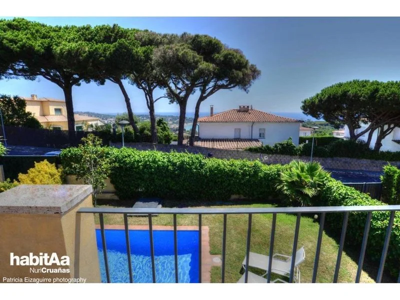 Detached house on level plot