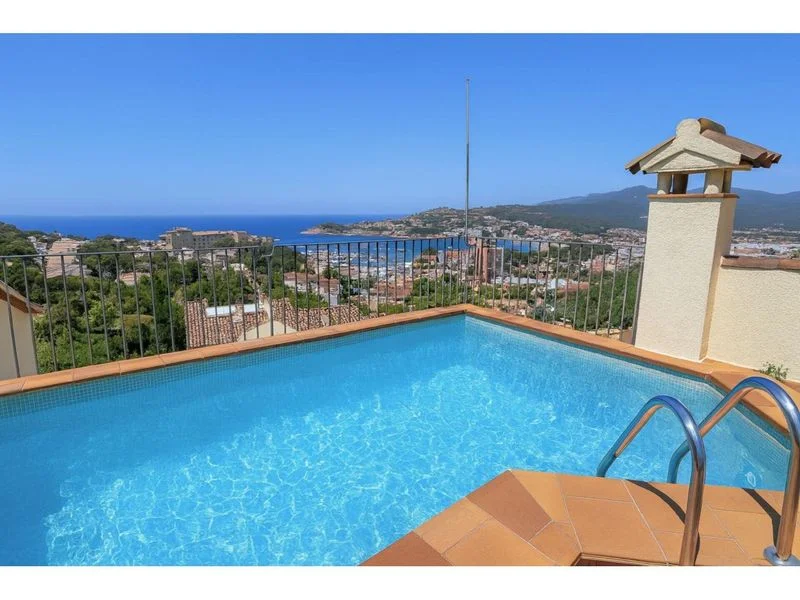 Casa con vistas al mar y piscina privada