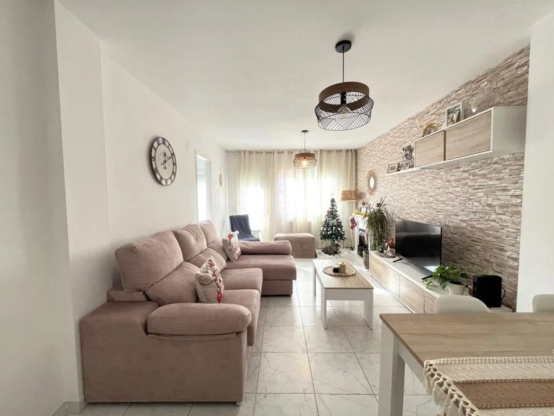Bright flat with communal terrace, balcony