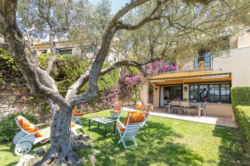 Tourist-licensed Llafranc townhouse with sea views