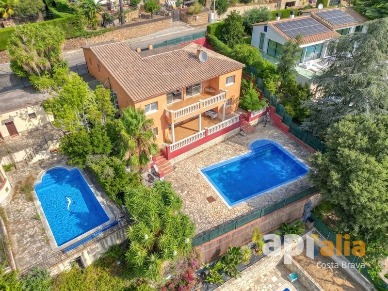Villa de cinco dormitorios con piscina privada