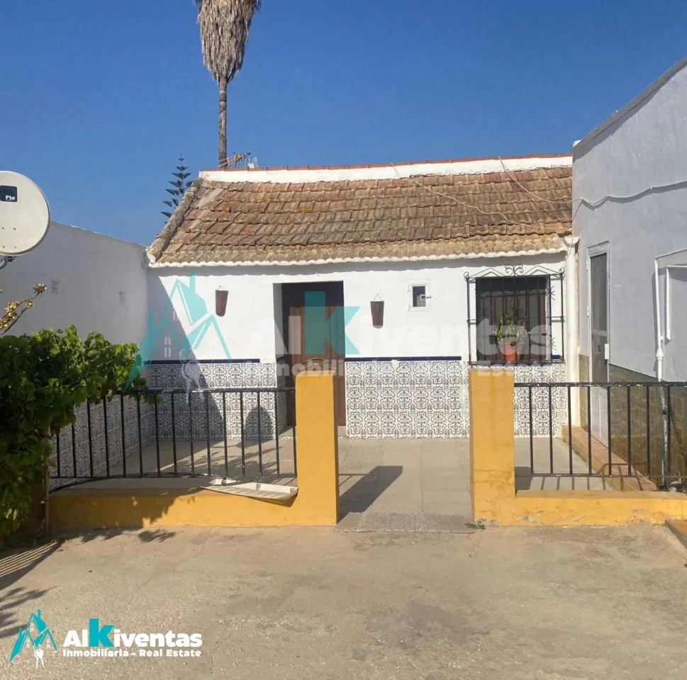 Complejo de restaurante con dos viviendas