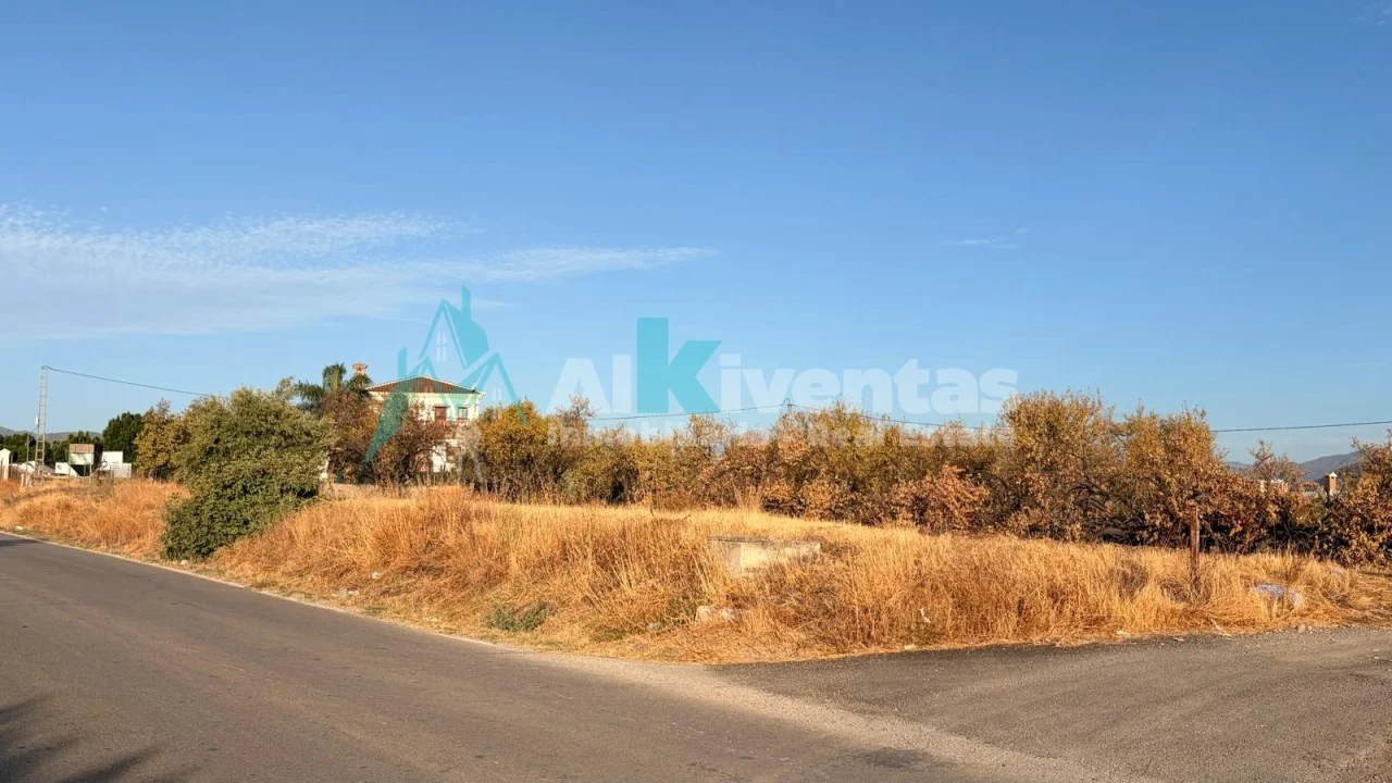 Irrigated flat plot near Alhaurín