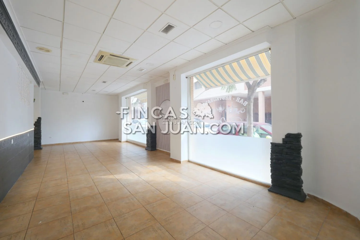 Corner commercial unit, 200 m², hospitality