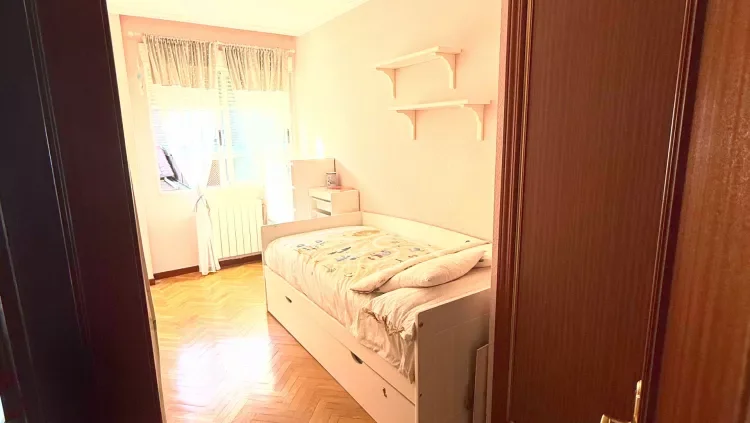 Piso de tres dormitorios con terraza