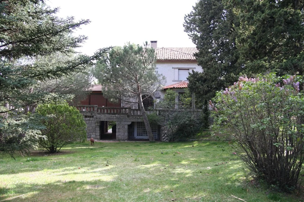 Chalet de piedra con potencial de alquiler