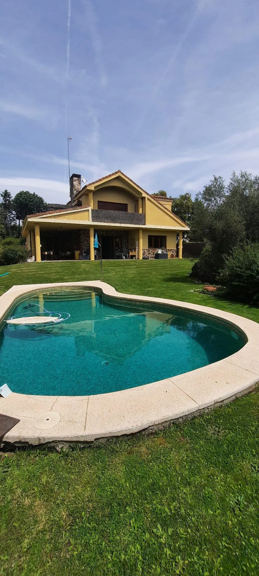 Chalet de seis dormitorios con parcela de 2.034 m²