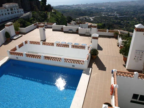 Apartamento de un dormitorio con piscina