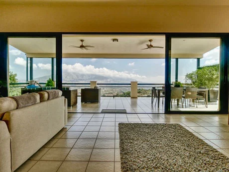 Villa moderna en Marbella, 4 dormitorios y piscina