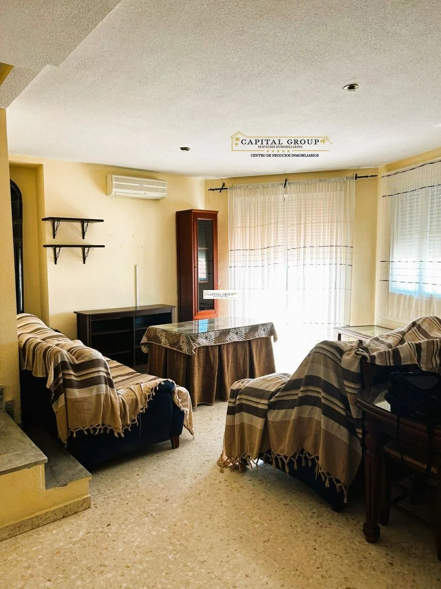 Dúplex orientado al sur con cuatro dormitorios
