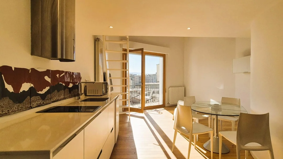 Renovated top-floor flat in Ensanche