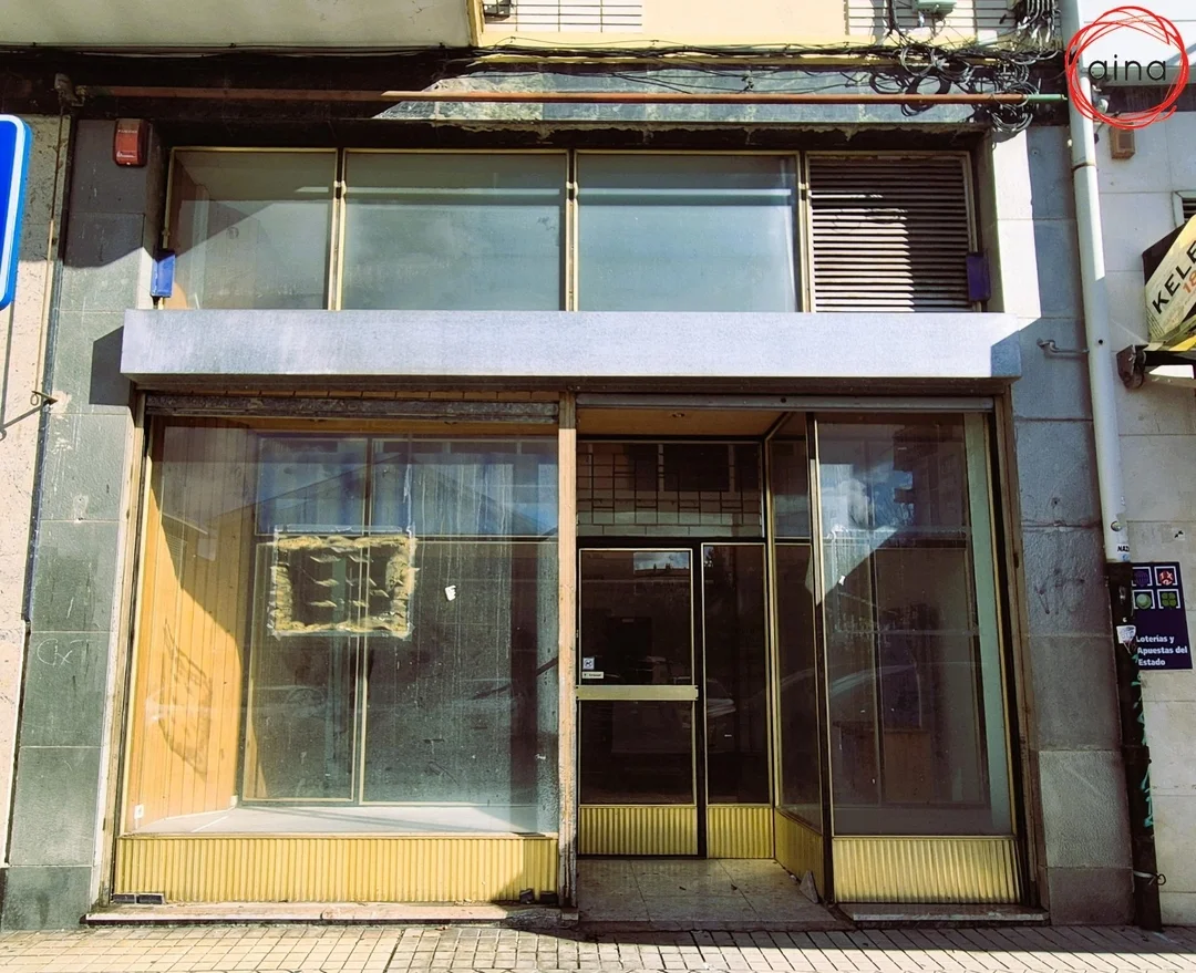 Street-front commercial unit in San Juan
