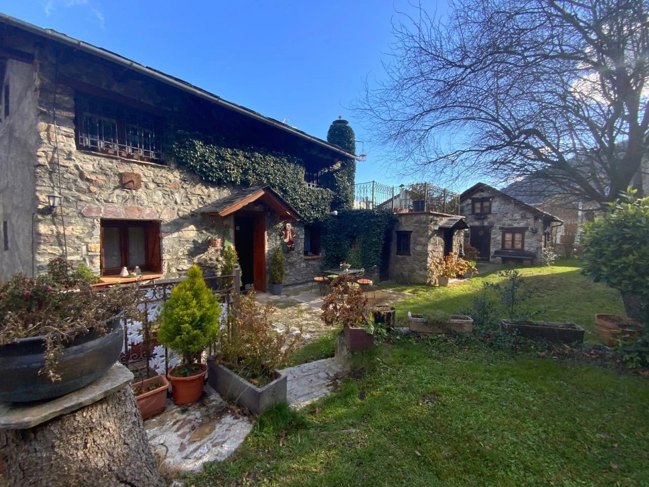 Casa rural con cuatro apartamentos