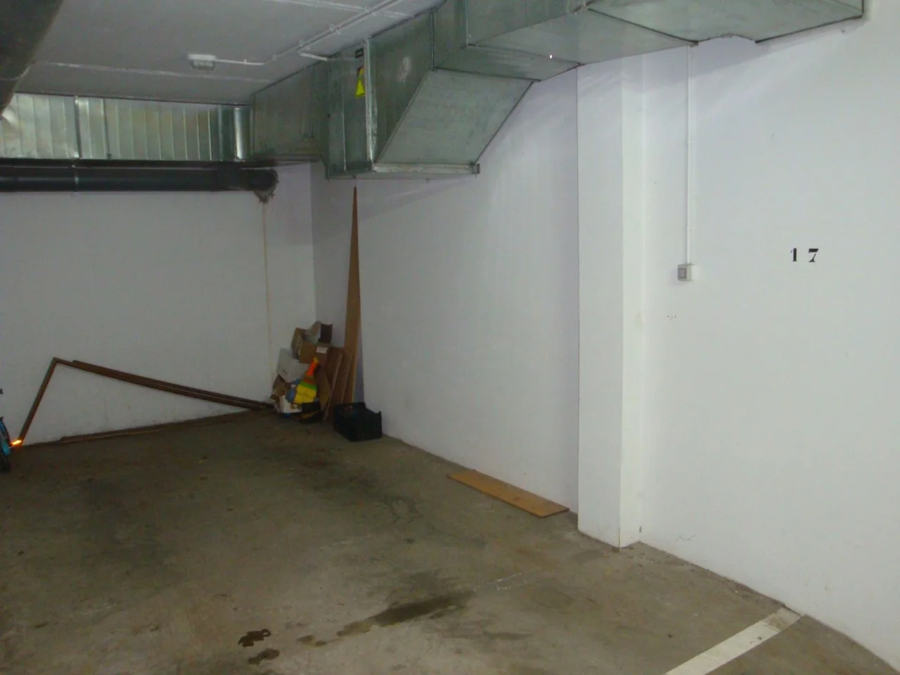 New Sesué garage with ample space