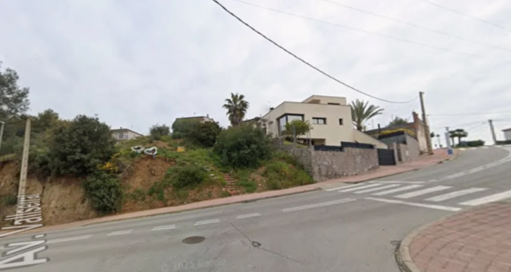 Parcela residencial con proyecto en Vallserrat