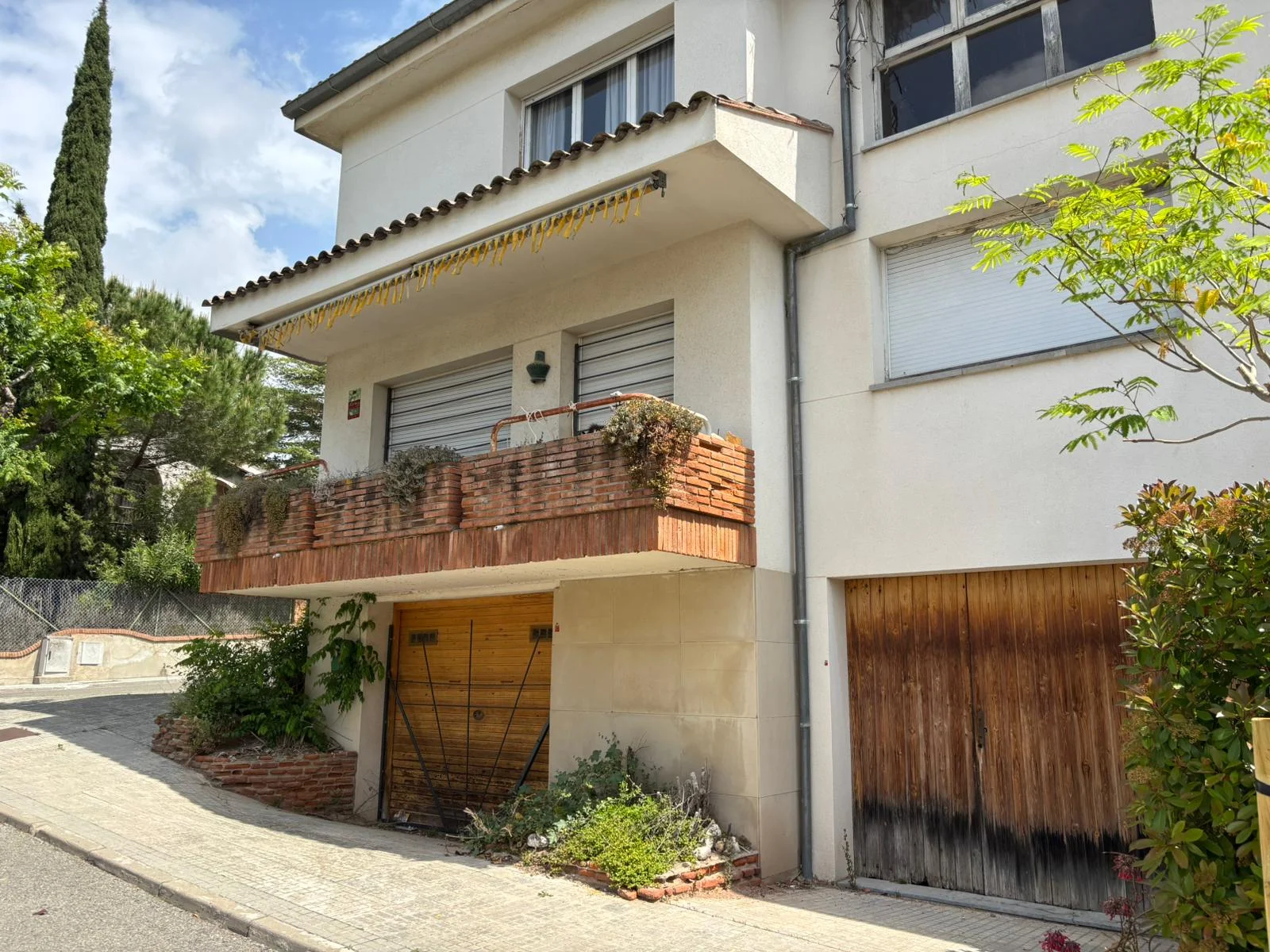 Semi-detached townhouse with five bedrooms