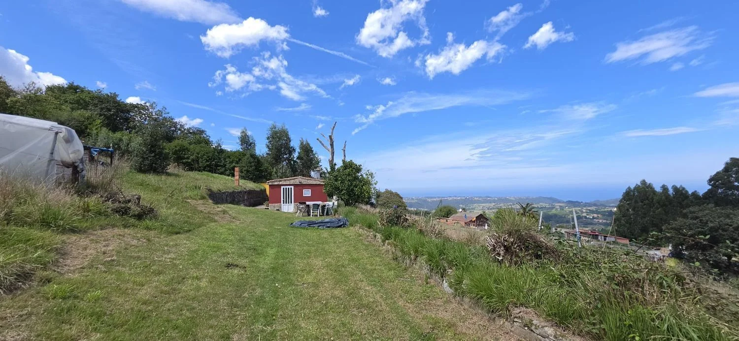 Casa costera legalizada con parcela de 3.212 m²