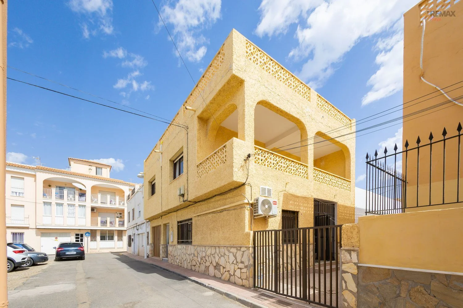 Sea-view village house with solarium