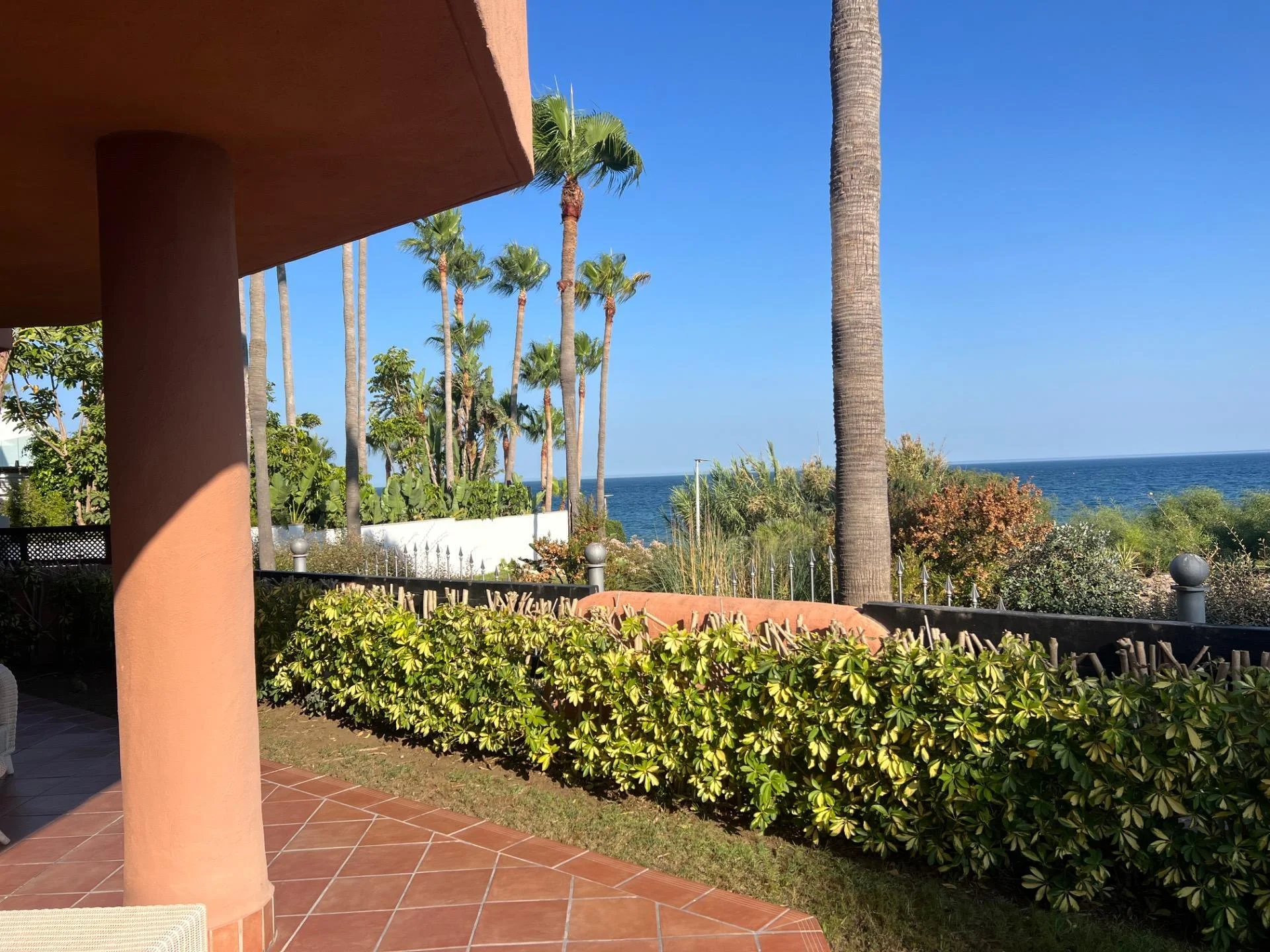Beachfront Estepona apartment, 3 bedrooms