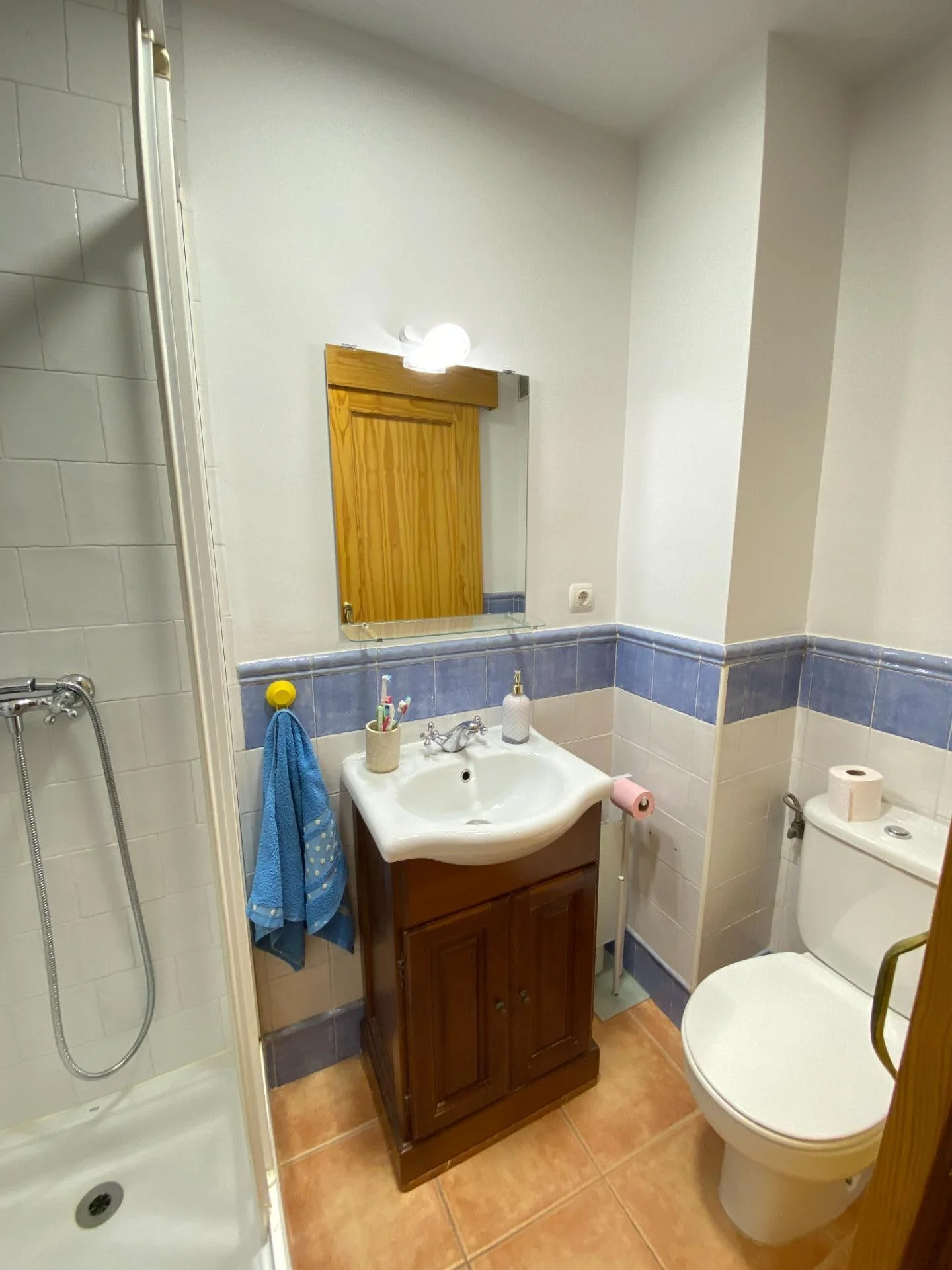 Amplio piso de tres dormitorios en Mairena
