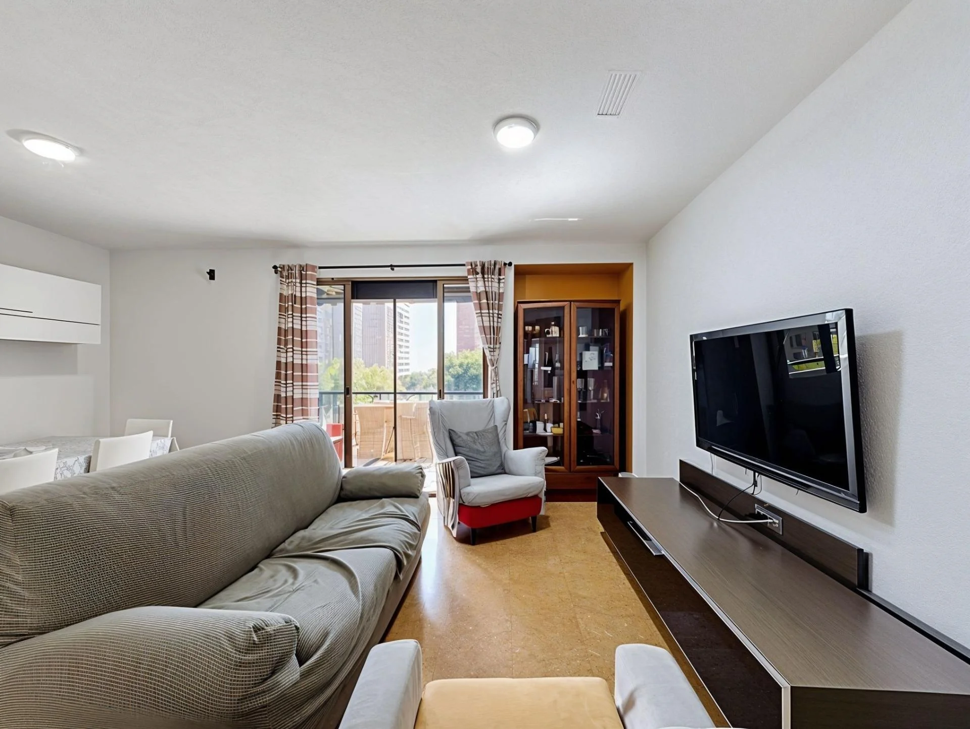 Piso de cuatro habitaciones con potencial