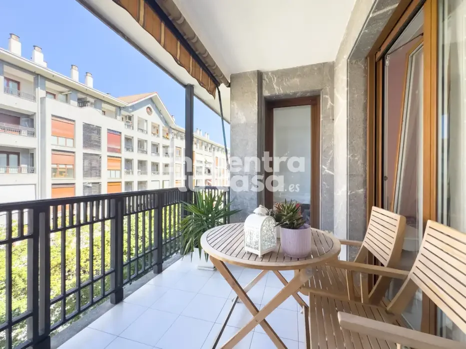 Reformed four-bedroom flat with terrace