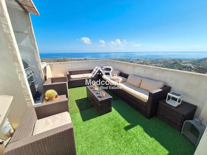 Casa de tres plantas en Mojácar con vistas al mar