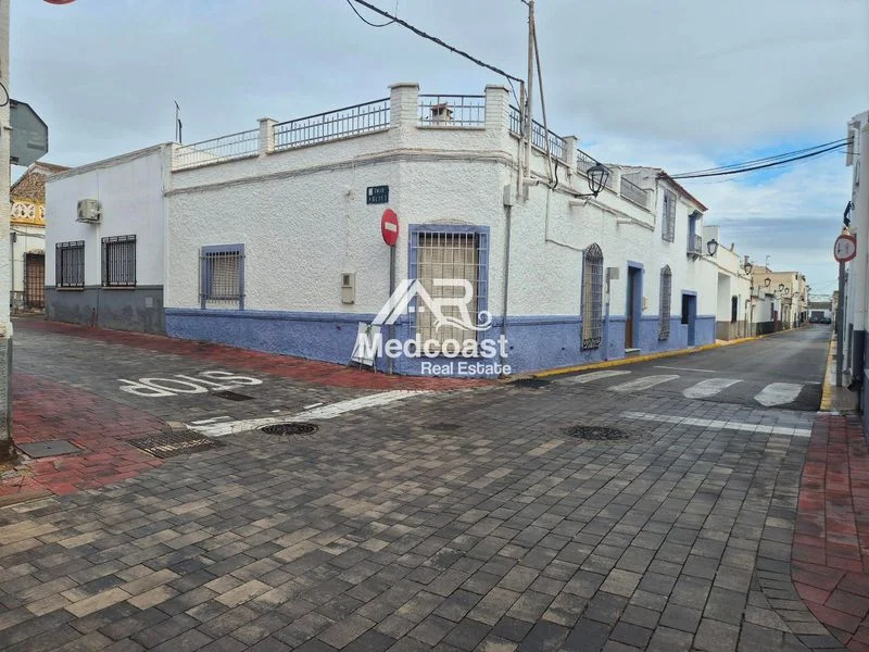 Central Los Gallardos home, six bedrooms