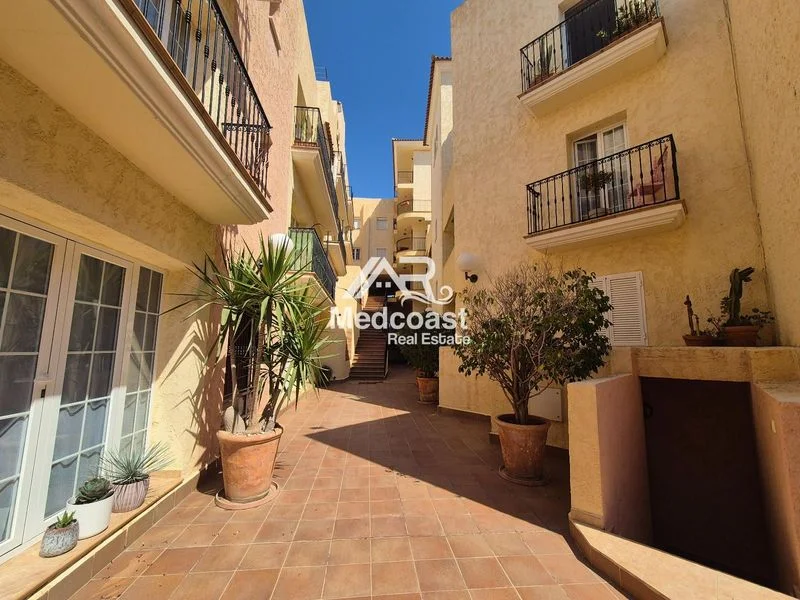 Beachside two-bedroom apartment with terrace