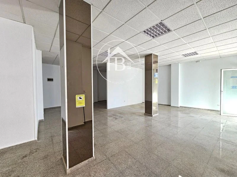 Central commercial unit with conversion potential