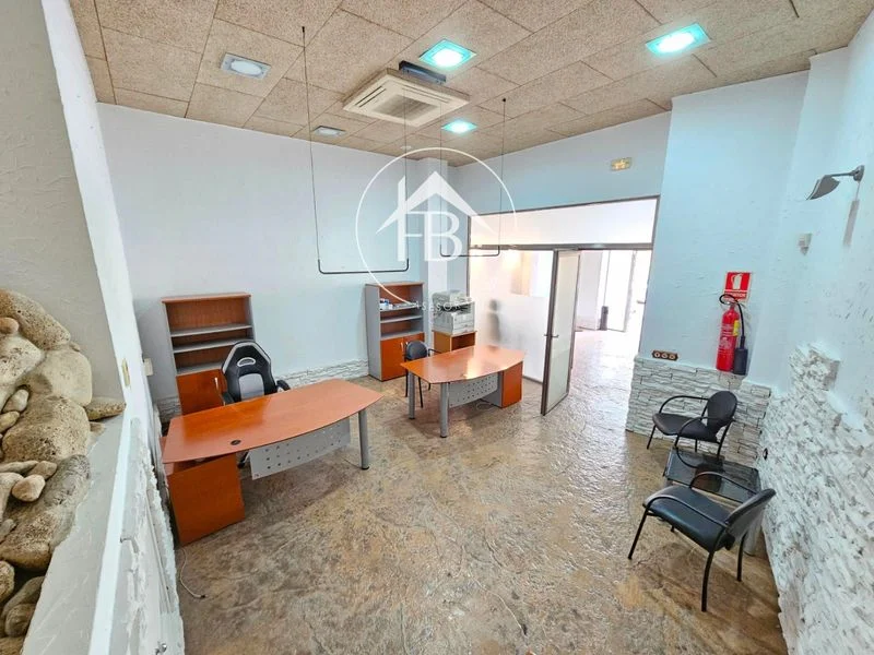 Central Mutxamel office with 151 m²